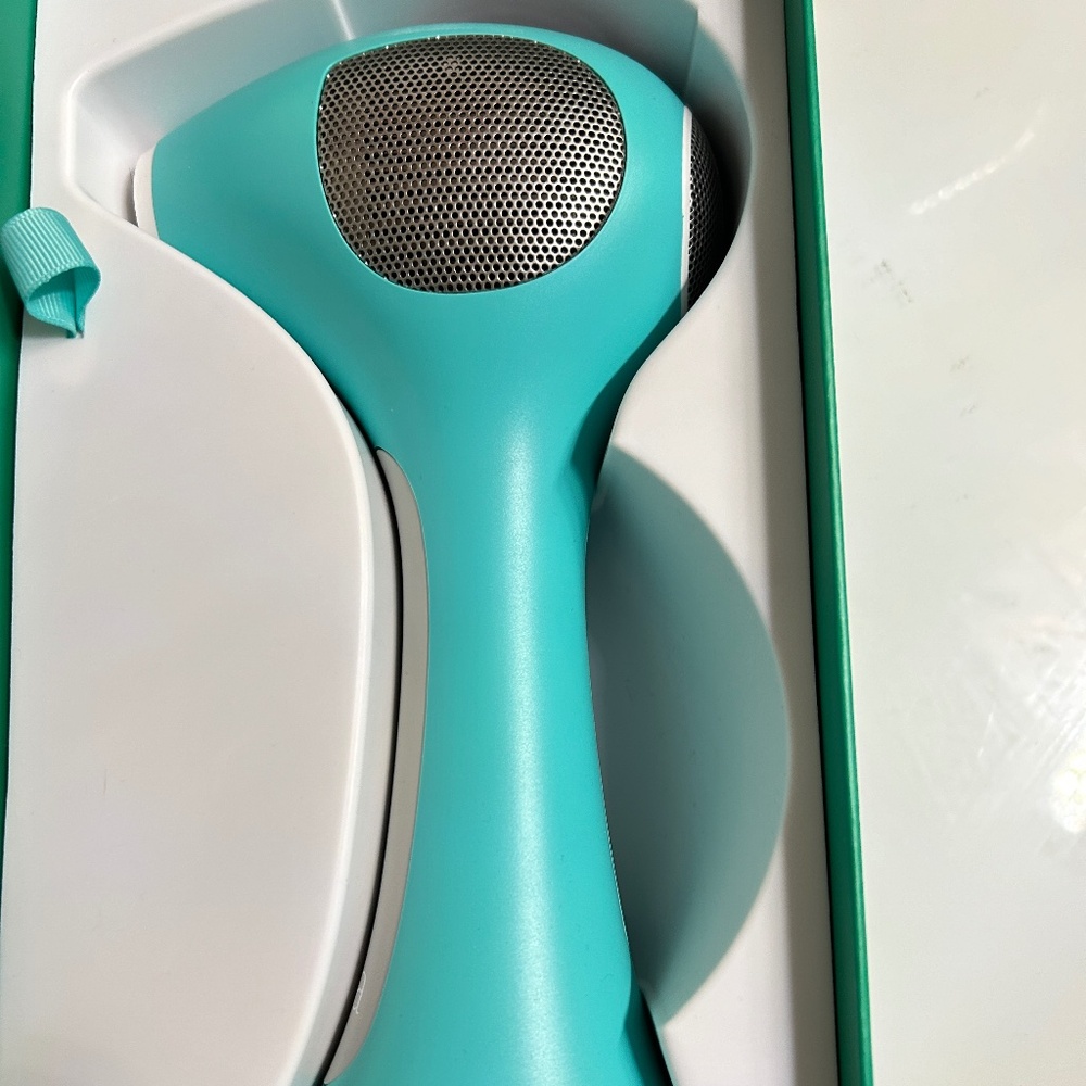 Blue Ergonomic Hair Removal Device for Bath & Body